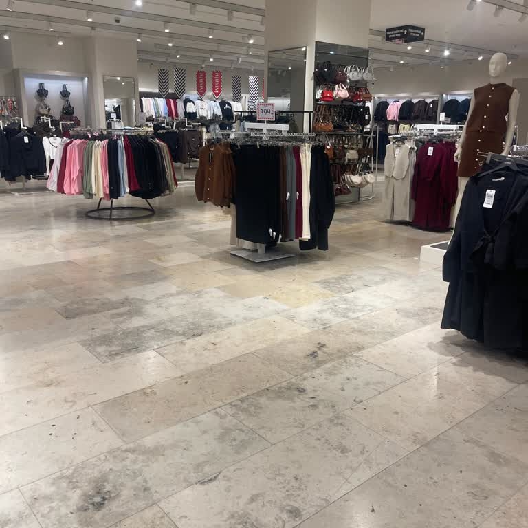 Arma Life Mağazasında Oturma Alanı Eksikliği Müşterileri Zorluyor