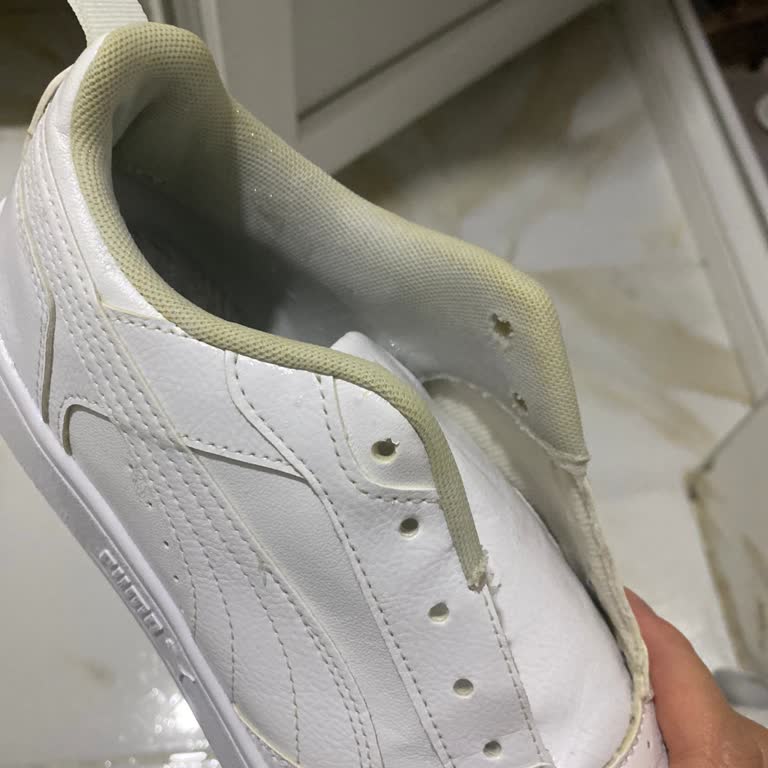 Aldığım Spor Ayakkabı Haftalar İçinde Sarardı Ve Deforme Oldu İnceleme Yetersiz Kaldı