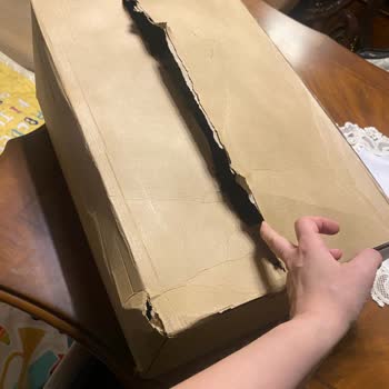 Kargom Yırtık Kutuda Gelişi Güzel Teslim Edildi Açıklama Bekliyorum