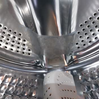 1 Yıllık Çamaşır Makinesinde Kazan Renk Değişimi Ve Güvensiz Servis Çözümü