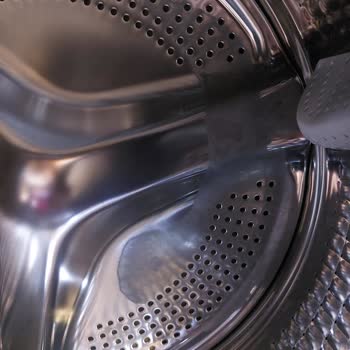 1 Yıllık Çamaşır Makinesinde Kazan Renk Değişimi Ve Güvensiz Servis Çözümü