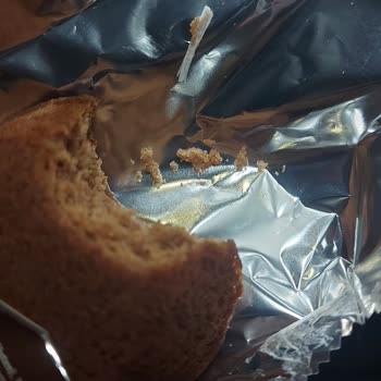 Eti Topkek Kakaolu Kek İçinden Plastik Parça Çıktı