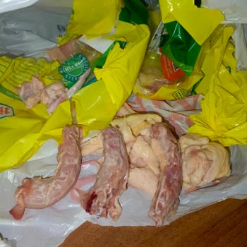 Aldığım Tavuk Paketinden İki Boyun Çıkması Güvenimi Sarstı