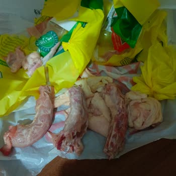 Aldığım Tavuk Paketinden İki Boyun Çıkması Güvenimi Sarstı