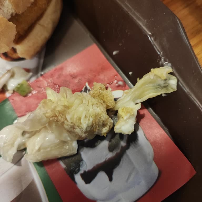 Burger King Sur Şubesinde Bayat Ve Sağlıksız Malzeme Sorunu