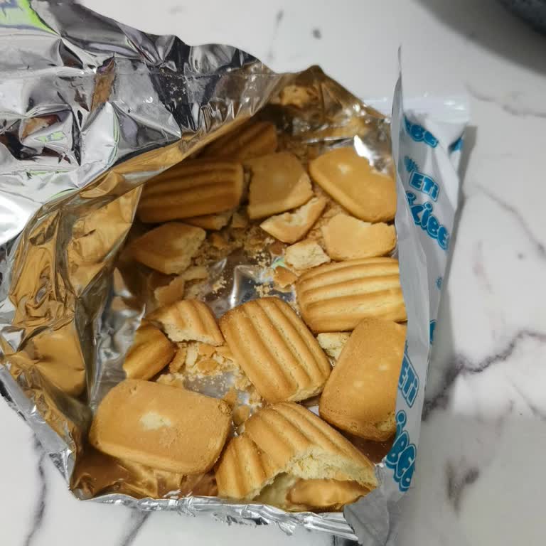 Kapalı Kutudan Çıkan Kırık Bisküviler Güvenimi Sarstı