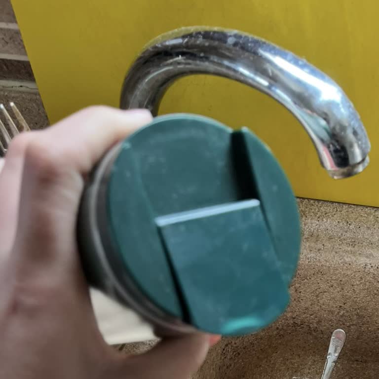 Starbucks Ayvalık Kırlangıç AVMden Alınan Termoslarda Kapak Sorunu Ve Çözüm Eksikliği