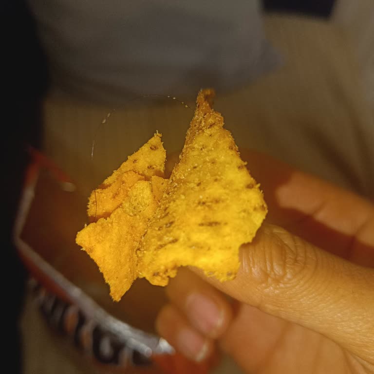 Amigo Nacho Cips Paketinden Çıkan Kıl Hijyen Endişesi Yarattı