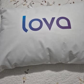 Lova Yatak Mağazada Denenen Yastıkla Teslim Edilen Arasındaki Büyük Fark