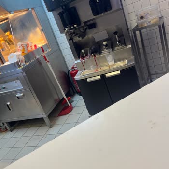 Burger King StarCity Şubesinde Hijyen Ve Personel Sorunları