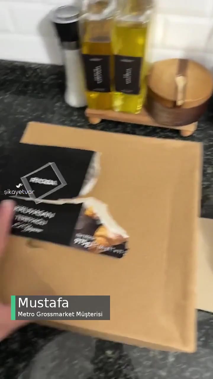 Metro Grossmarket Kruvasan Tarihi Geçmiş! videonun kapak resmi