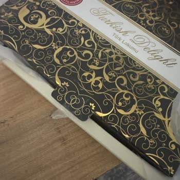 Tuğba Kuruyemiş Lokumun İçinden Çıkan Çuval Parçası Hijyen Endişesi Yarattı