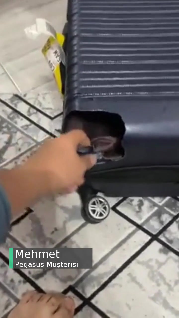 Pegasus Umreden Gelirken Valizle Ayakları Kırıldı! videonun kapak resmi