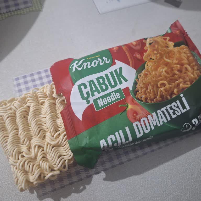 Knorr Acılı Domatesli Noodle'da Ağır Koku Ve Bozulma Sorunu