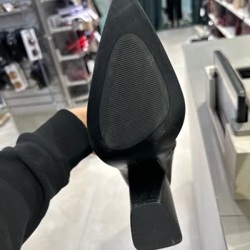 Bir Günlük Kullanımda Çizmede Kırıklar Ve Yetersiz Müşteri Hizmeti