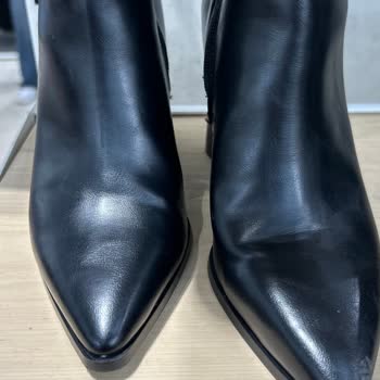 Bir Günlük Kullanımda Çizmede Kırıklar Ve Yetersiz Müşteri Hizmeti