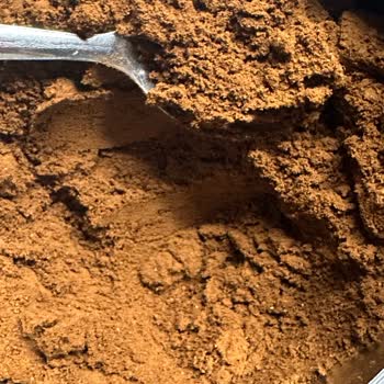 Aldığım Kahvede Beyaz Taneler Çıktı, Güvenim Sarsıldı