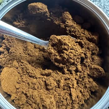 Aldığım Kahvede Beyaz Taneler Çıktı, Güvenim Sarsıldı