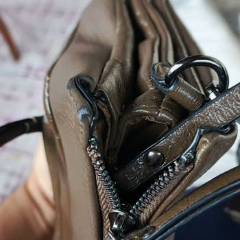 Kısa Sürede Soyulan Çantaya Garanti Süresi Gerekçesiyle Çözüm Sunulmaması