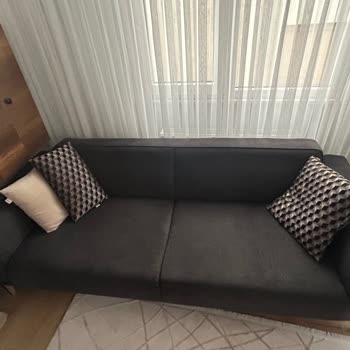 Koltuk Takımının Dikişleri Kısa Sürede Patladı, Servis İlgisiz Kaldı