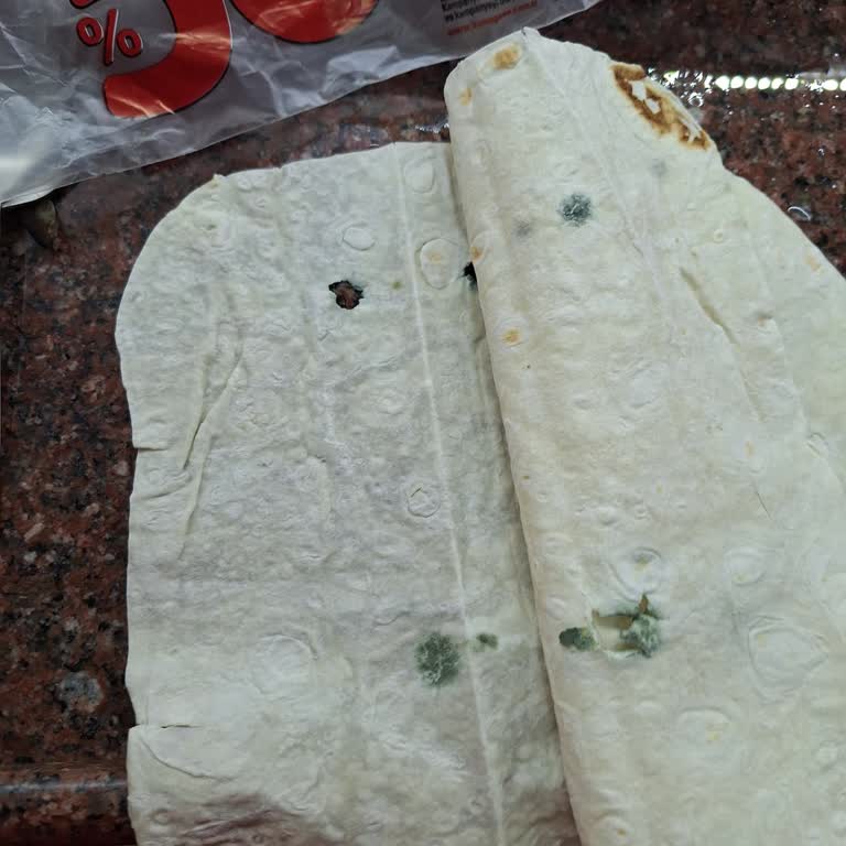 Komagene'den Aldığım Lavaş Küflü Çıktı, Sağlığım Riske Girdi