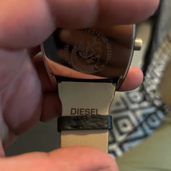 Kusurlu Saat Satışı Ve İlgisiz Müşteri Temsilcisi