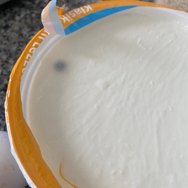 Son Kullanma Tarihi Geçmemiş Yoğurtta Küf Problemi Ve İade Talebi