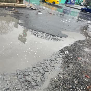 Belgradkapı'da Yağmurda Sürekli Islanma Mağduriyeti
