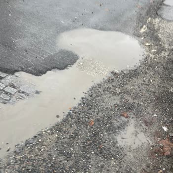 Belgradkapı'da Yağmurda Sürekli Islanma Mağduriyeti