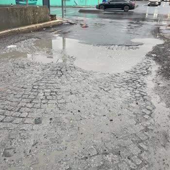 Belgradkapı'da Yağmurda Sürekli Islanma Mağduriyeti