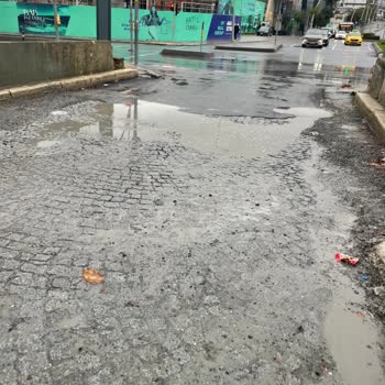 Belgradkapı'da Yağmurda Sürekli Islanma Mağduriyeti