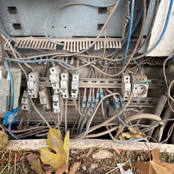 Viranşehir'de Tehlikeli Elektrik Panosu Ve Uzun Süreli Elektrik Kesintisi Mağduriyeti