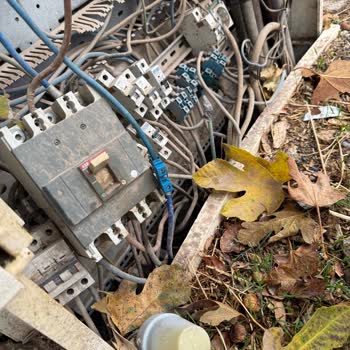 Viranşehir'de Tehlikeli Elektrik Panosu Ve Uzun Süreli Elektrik Kesintisi Mağduriyeti