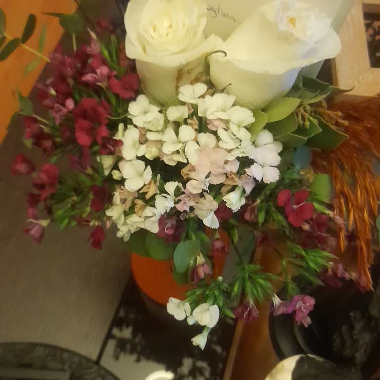 Çiçek Sepetinde Görselle Uyuşmayan Cansız Ve Eksik Aranjman Sorunu