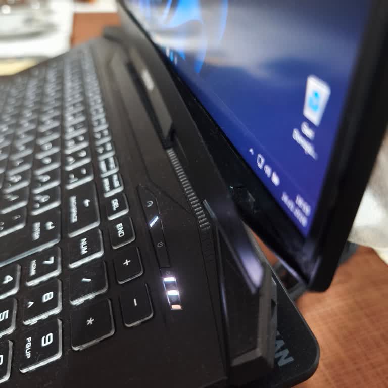 Monster Notebook'ta Kronik Ekran Sorunu Ve Yetersiz Servis Çözümü