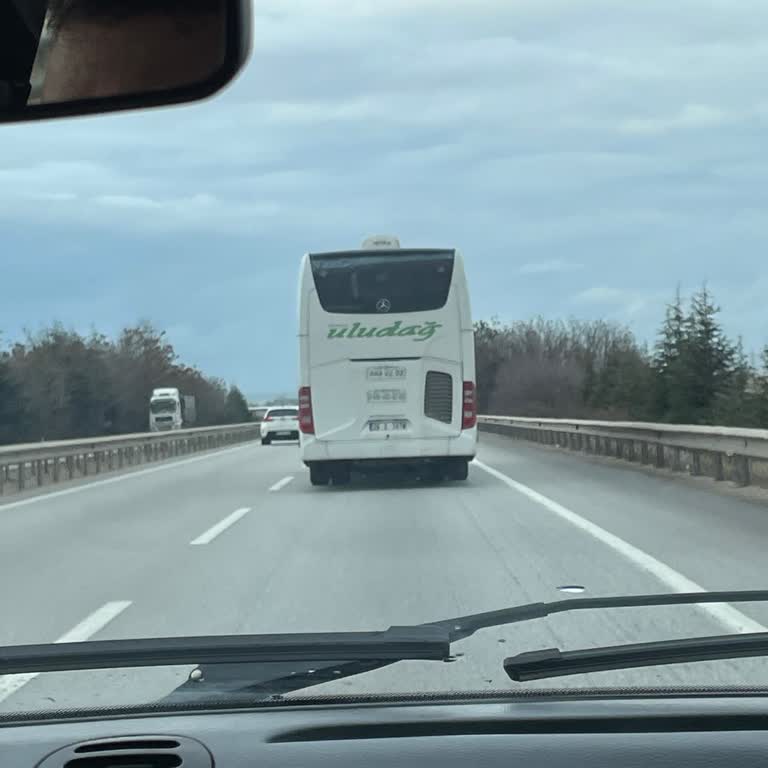 Otobüs Şoförünün Tehlikeli Sürüşüyle Can Güvenliğimiz Tehlikeye Atıldı