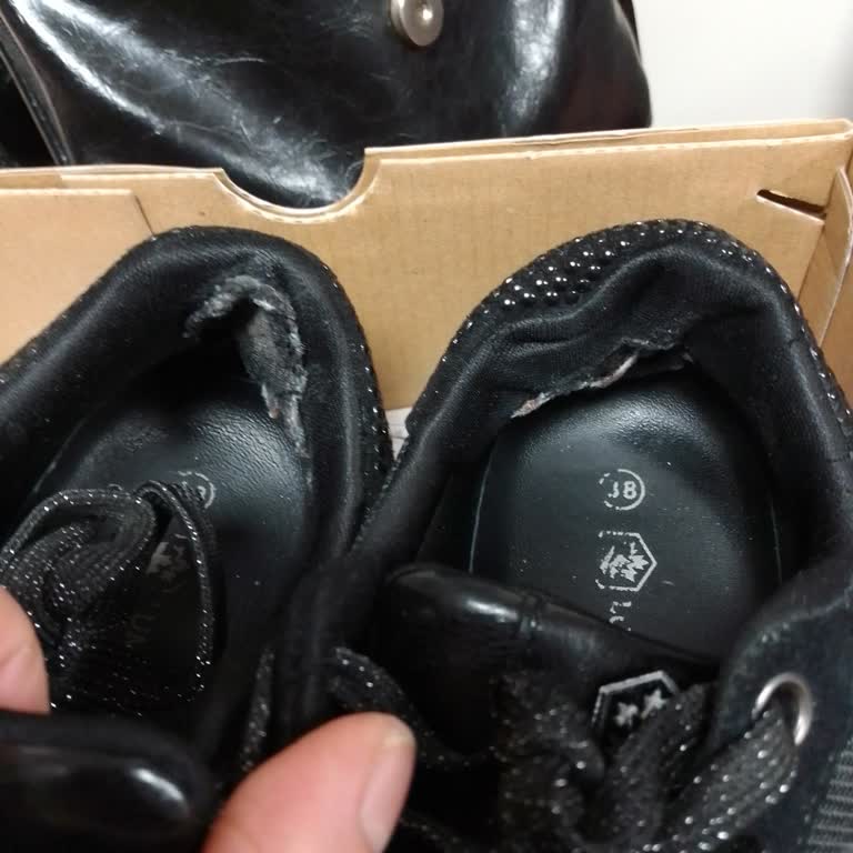 Kısa Sürede Patlayan Ayakkabı İçin İade Ve Değişim Talebim Reddedildi