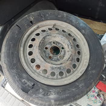 Goodyear Yeni Alınan Lastiğin Kısa Sürede Parçalanması ve İlgisizlik