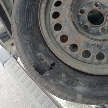 Goodyear Yeni Alınan Lastiğin Kısa Sürede Parçalanması ve İlgisizlik