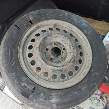 Goodyear Yeni Alınan Lastiğin Kısa Sürede Parçalanması ve İlgisizlik