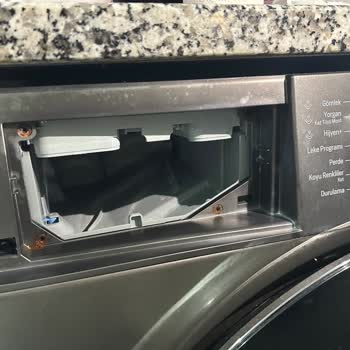 Arçelik Çamaşır Makinesi Hem Giysilere Hem Kendi Yüzeyine Zarar Veriyor