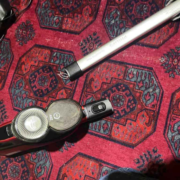 Philips Şarjlı Süpürgede Sürekli Gövde Kırılması Ve Mağduriyet