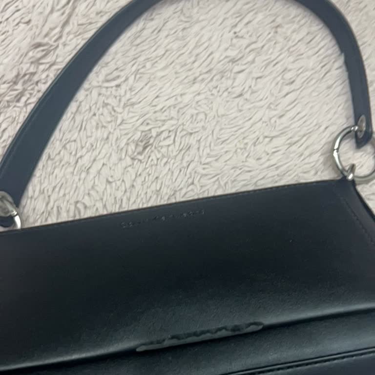 Kısa Sürede Yırtılan Çantamın Garanti Kapsamında Değişimini Talep Ediyorum