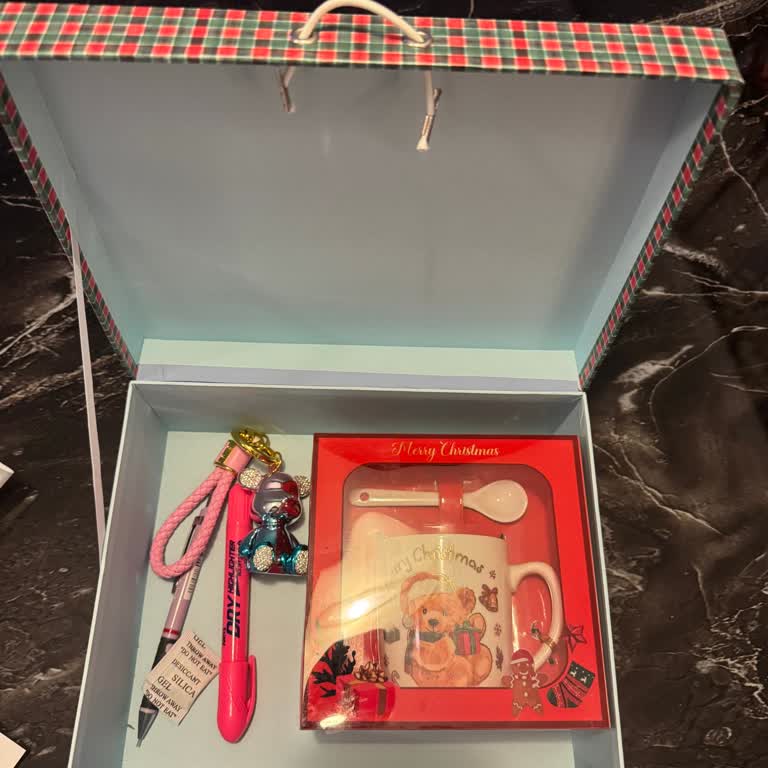 Panel Kırtasiye Hediye Paketim Yapılmadı, Çalışan İlgisiz Ve Çözüm Sunmadı!