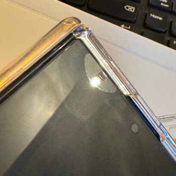 Spigen Türkiye Ekran Koruyucuda Aynı Noktada Çizik Ve Yapışmama Sorunu!