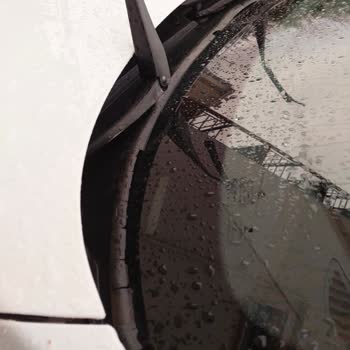 BMW Ön Cam Fitili Çatladı Ve Su Sızdırıyor Malzeme Kalitesi Hayal Kırıklığı Yarattı