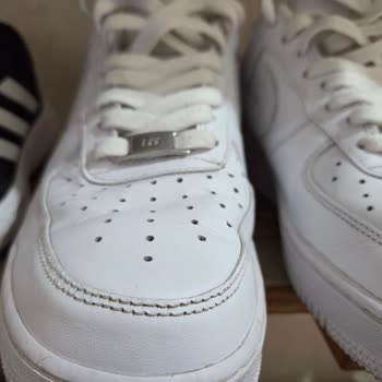 Nike Air Force Ayakkabıda Kısa Sürede Tek Taraflı Ciddi Deformasyon Yaşadım