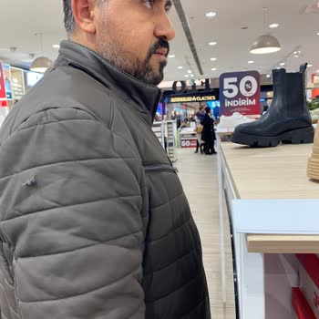 FLO Mağazasında Etiket Standı Nedeniyle Deri Montum Zarar Gördü, Çalışanlar İlgisiz Davrandı