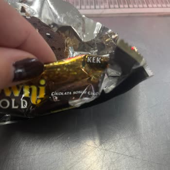 Eti Gıda Aldığım Browni Paketinde Fare İzleri Ve Yenmiş Ürün Şüphesi