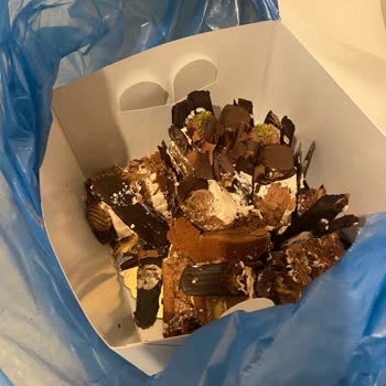 Taze Diye Satılan Pasta Bayat Çıktı, Müşteri Hizmetlerine Ulaşılamadı